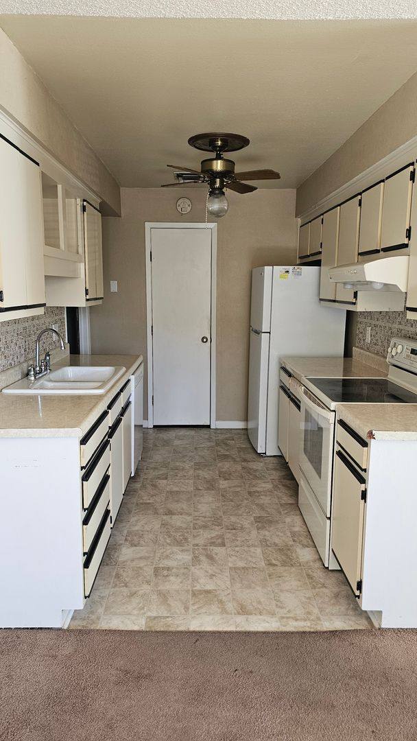 Townhouse for rent at 9783 Croke Dr, Denver, CO 80260