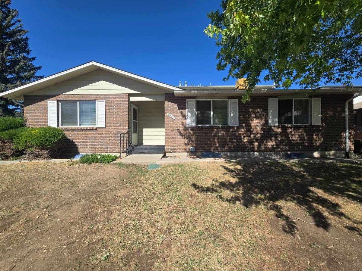 Townhouse for rent at 9783 Croke Dr, Denver, CO 80260