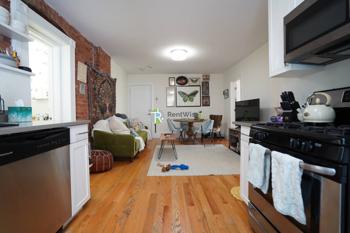 Apartment for rent at 83 Harvard St #20, Brookline, MA 02446