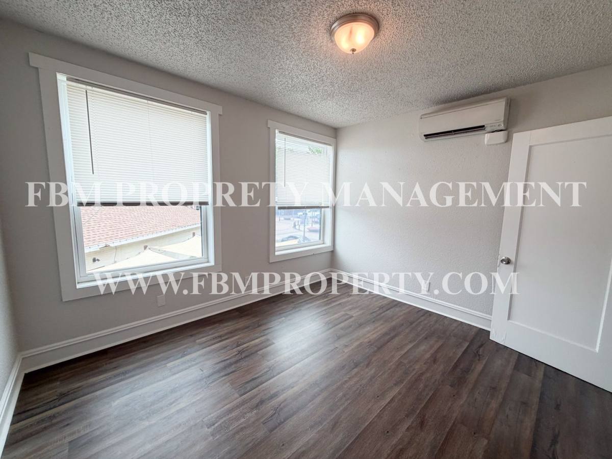 Apartment for rent at 207 S Dallas St, Ennis, TX 75119