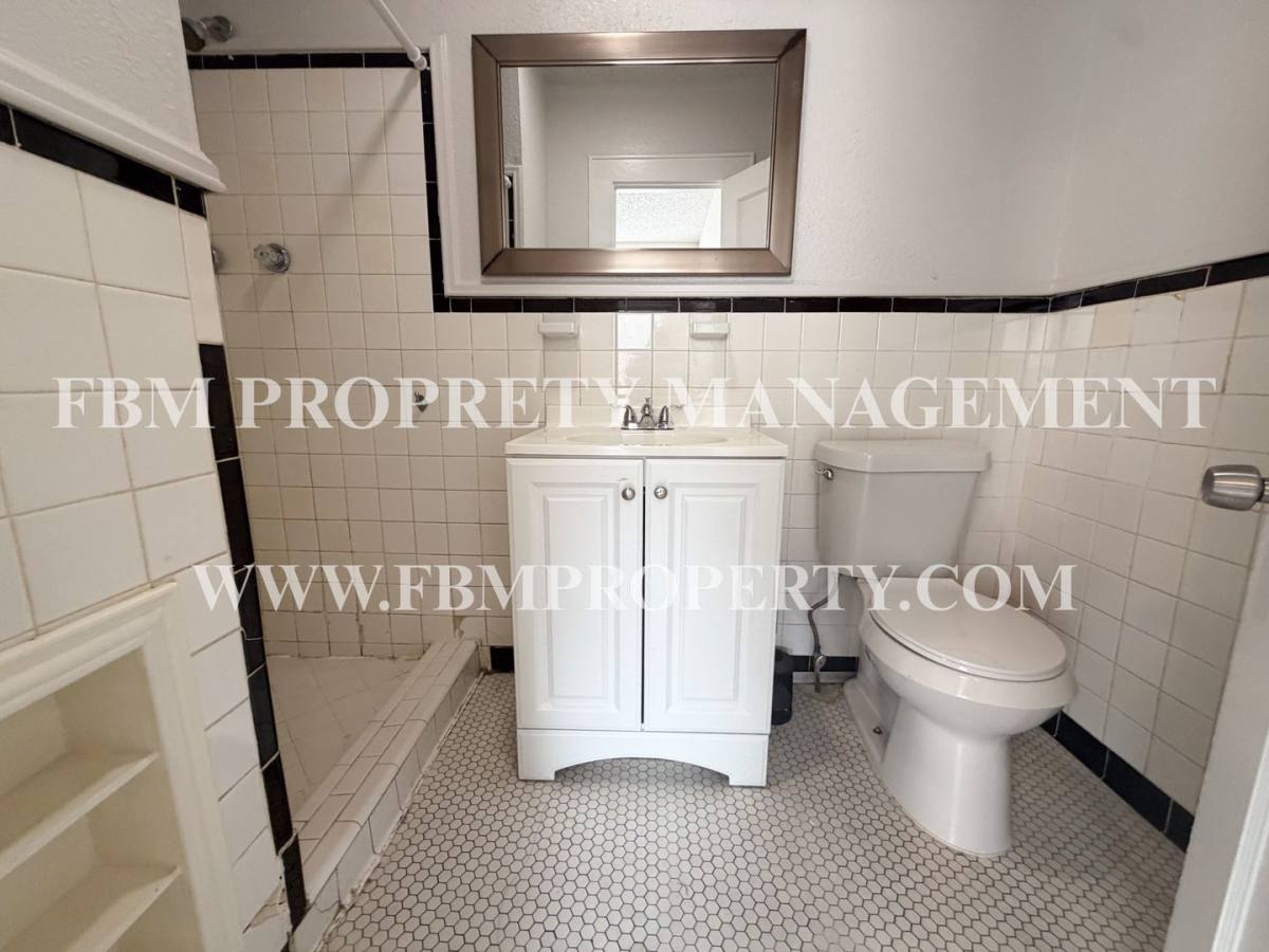 Apartment for rent at 207 S Dallas St, Ennis, TX 75119