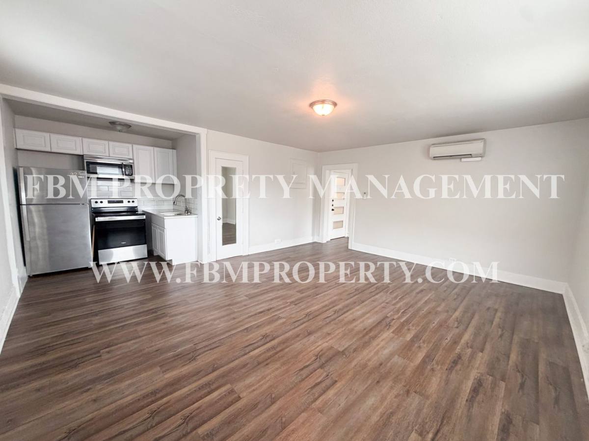 Apartment for rent at 207 S Dallas St, Ennis, TX 75119