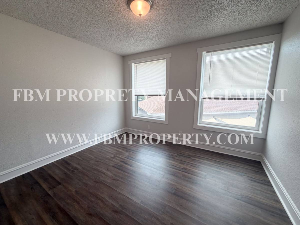 Apartment for rent at 207 S Dallas St, Ennis, TX 75119