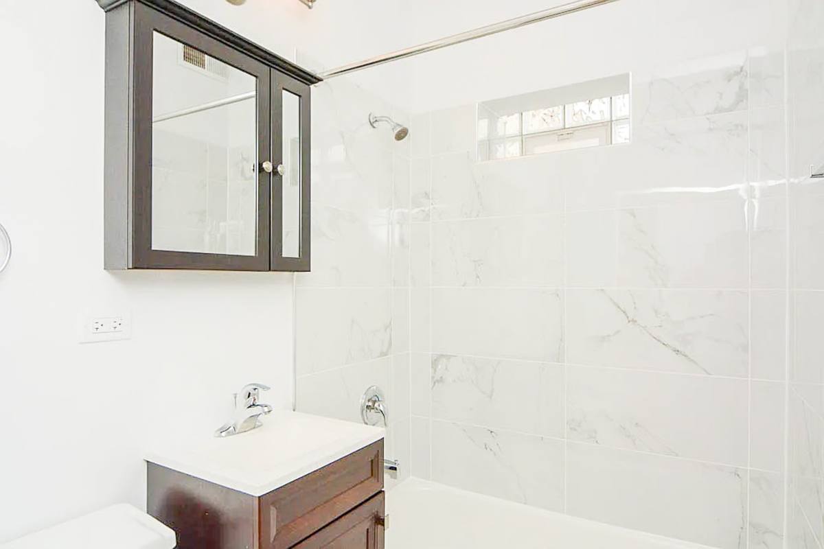 Apartment for rent at 1555 N Mohawk St #3C, Chicago, IL 60610