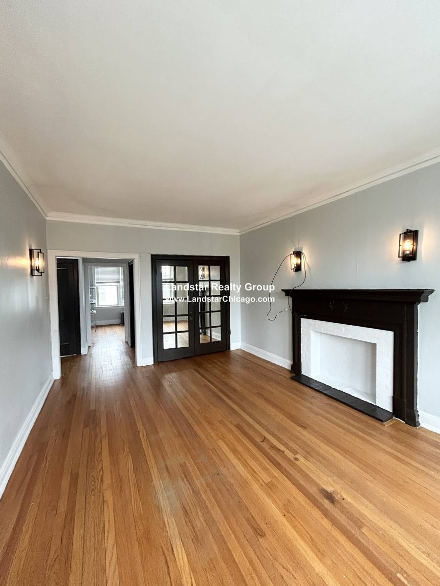Apartment for rent at 8 Adams #3, Oak Park, IL 60304