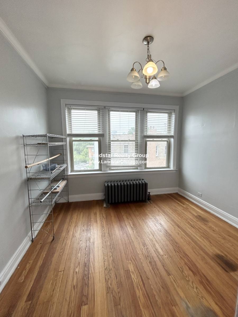 Apartment for rent at 8 Adams #3, Oak Park, IL 60304