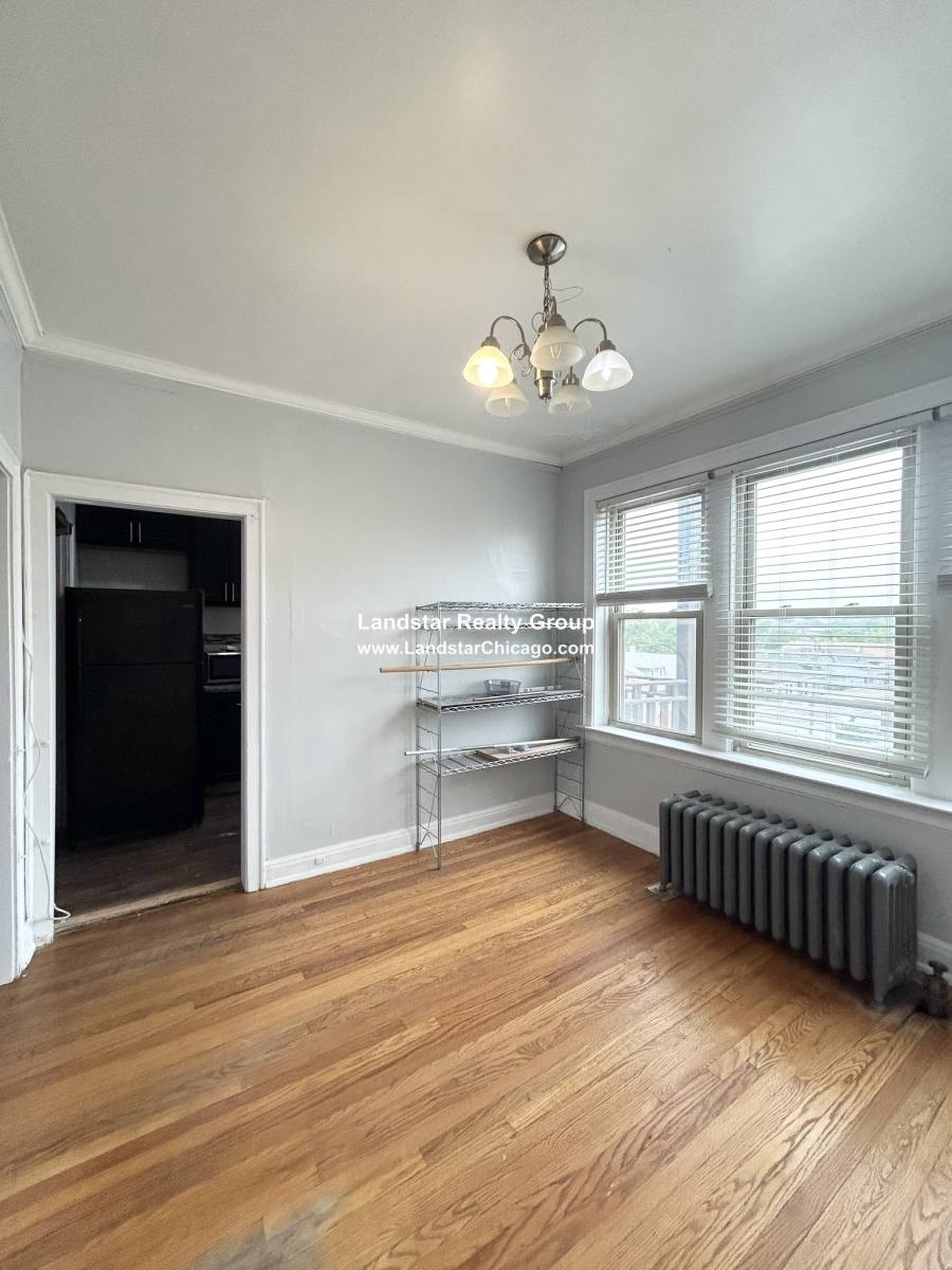 Apartment for rent at 8 Adams #3, Oak Park, IL 60304