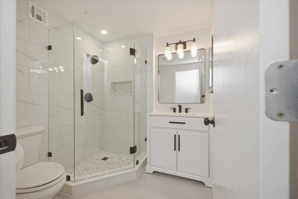Apartment for rent at 1250 W Van Buren #514, Chicago, IL 60607