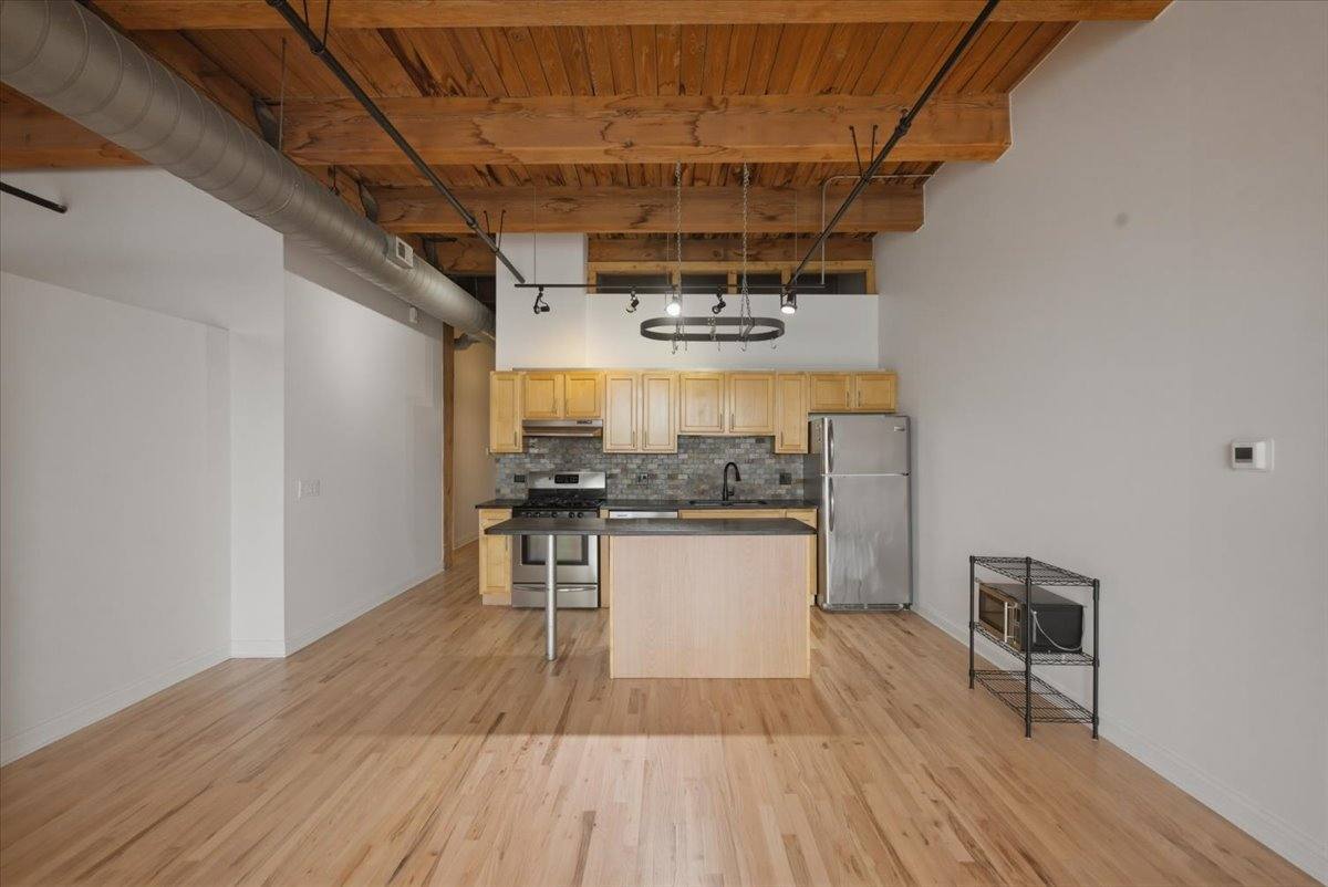 Apartment for rent at 1250 W Van Buren #514, Chicago, IL 60607