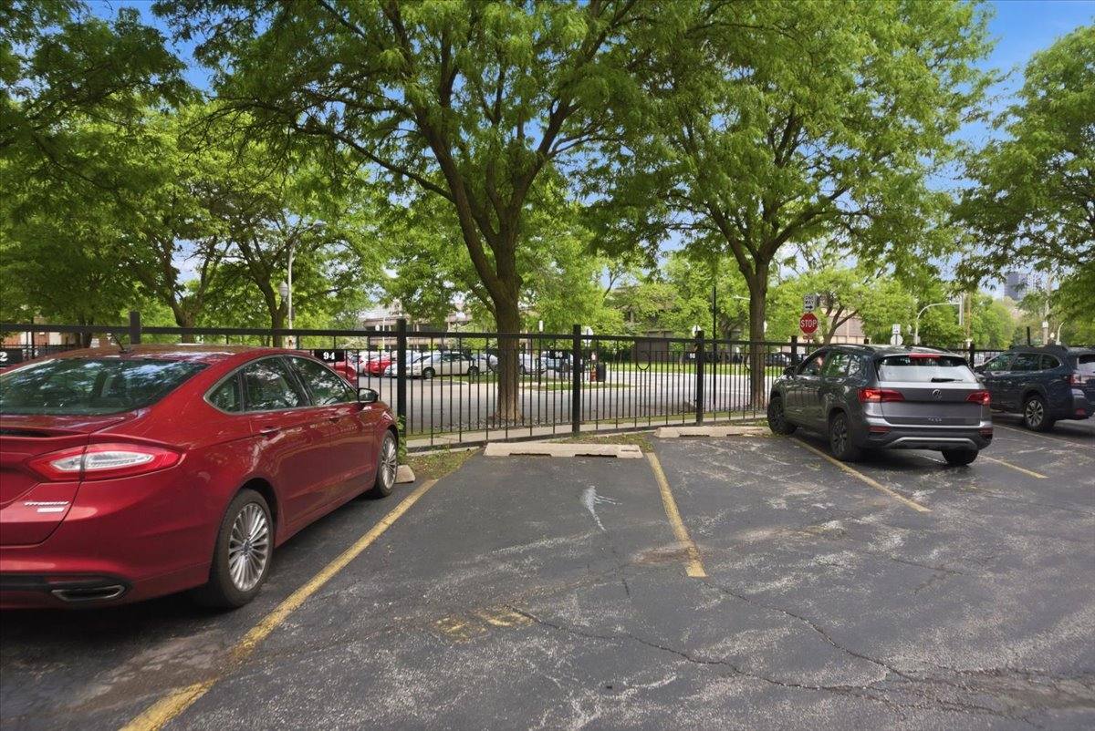 Apartment for rent at 1250 W Van Buren #514, Chicago, IL 60607