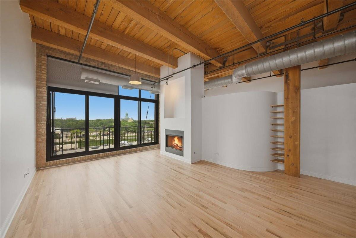 Apartment for rent at 1250 W Van Buren #514, Chicago, IL 60607