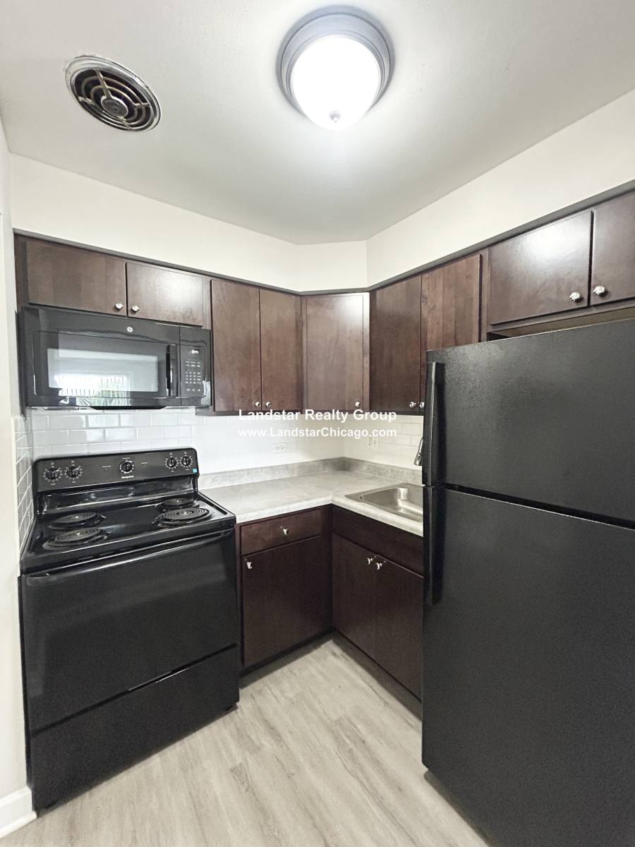 Apartment for rent at 7300 W N Ave #5E, Elmwood Park, IL 60707