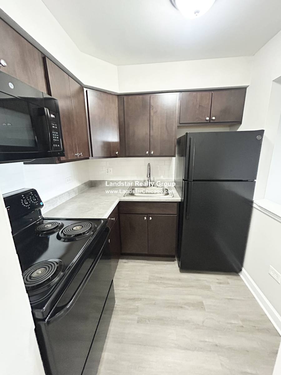Apartment for rent at 7300 W N Ave #5E, Elmwood Park, IL 60707