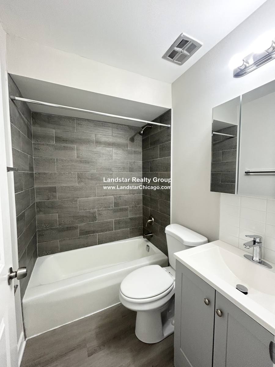 Apartment for rent at 7300 W N Ave #5E, Elmwood Park, IL 60707