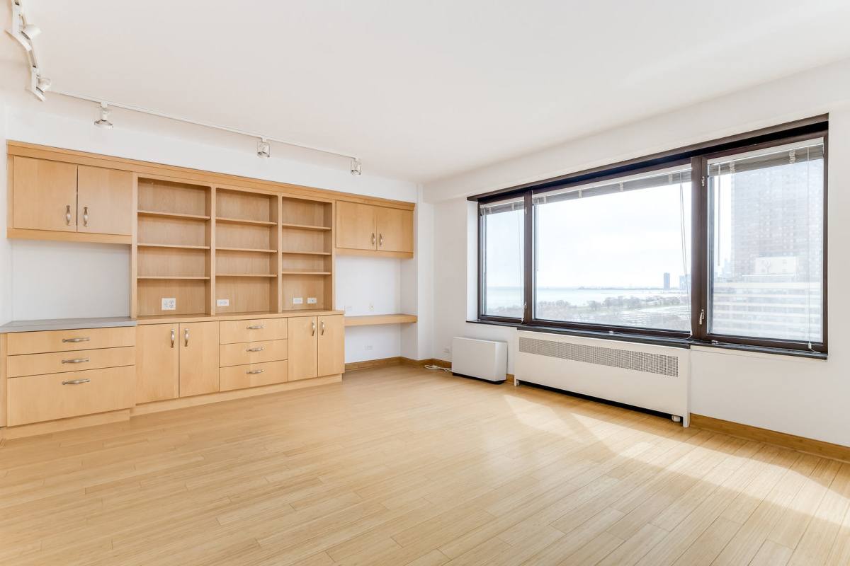 Apartment for rent at 3100 N Lake Shore Dr #1906, Chicago, IL 60657