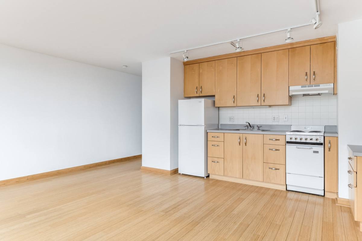 Apartment for rent at 3100 N Lake Shore Dr #1906, Chicago, IL 60657