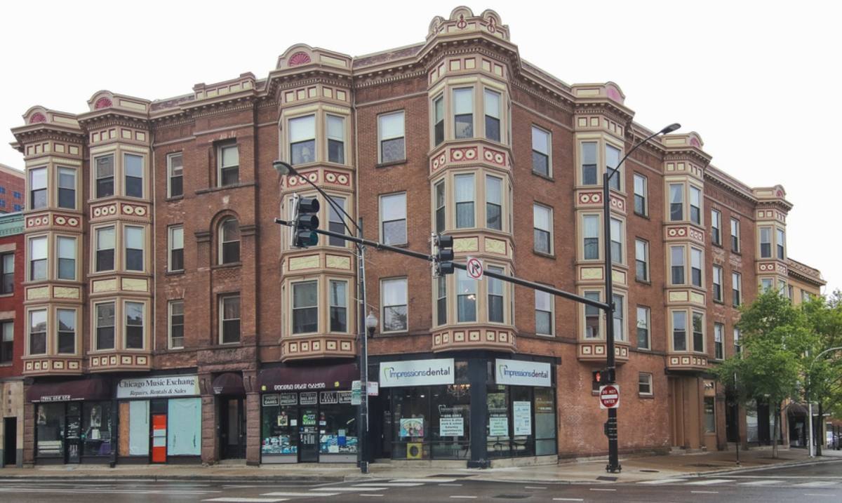 Apartment for rent at 911 W School #2S, Chicago, IL 60657