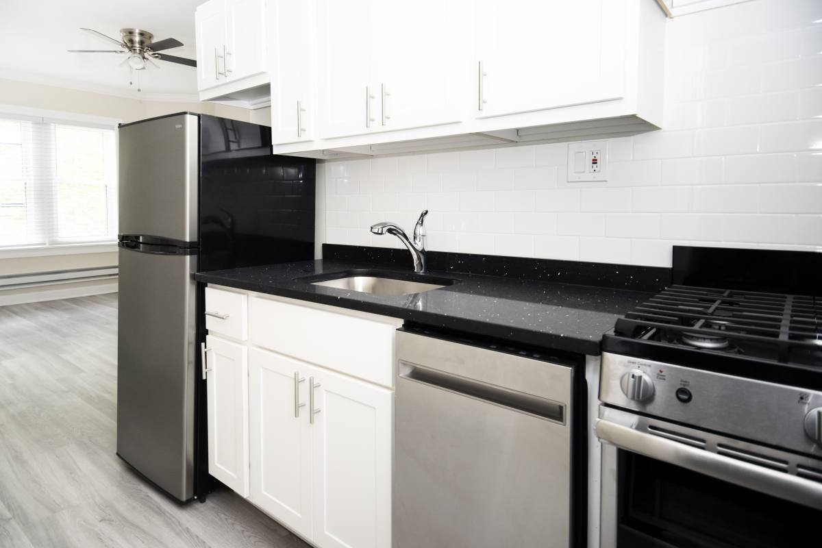Apartment for rent at 648 W Roscoe St #2S, Chicago, IL 60657