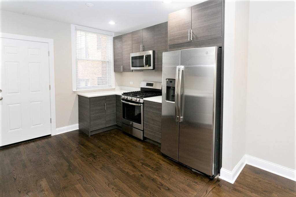 Apartment for rent at 1432 W Farragut Ave #3A, Chicago, IL 60640