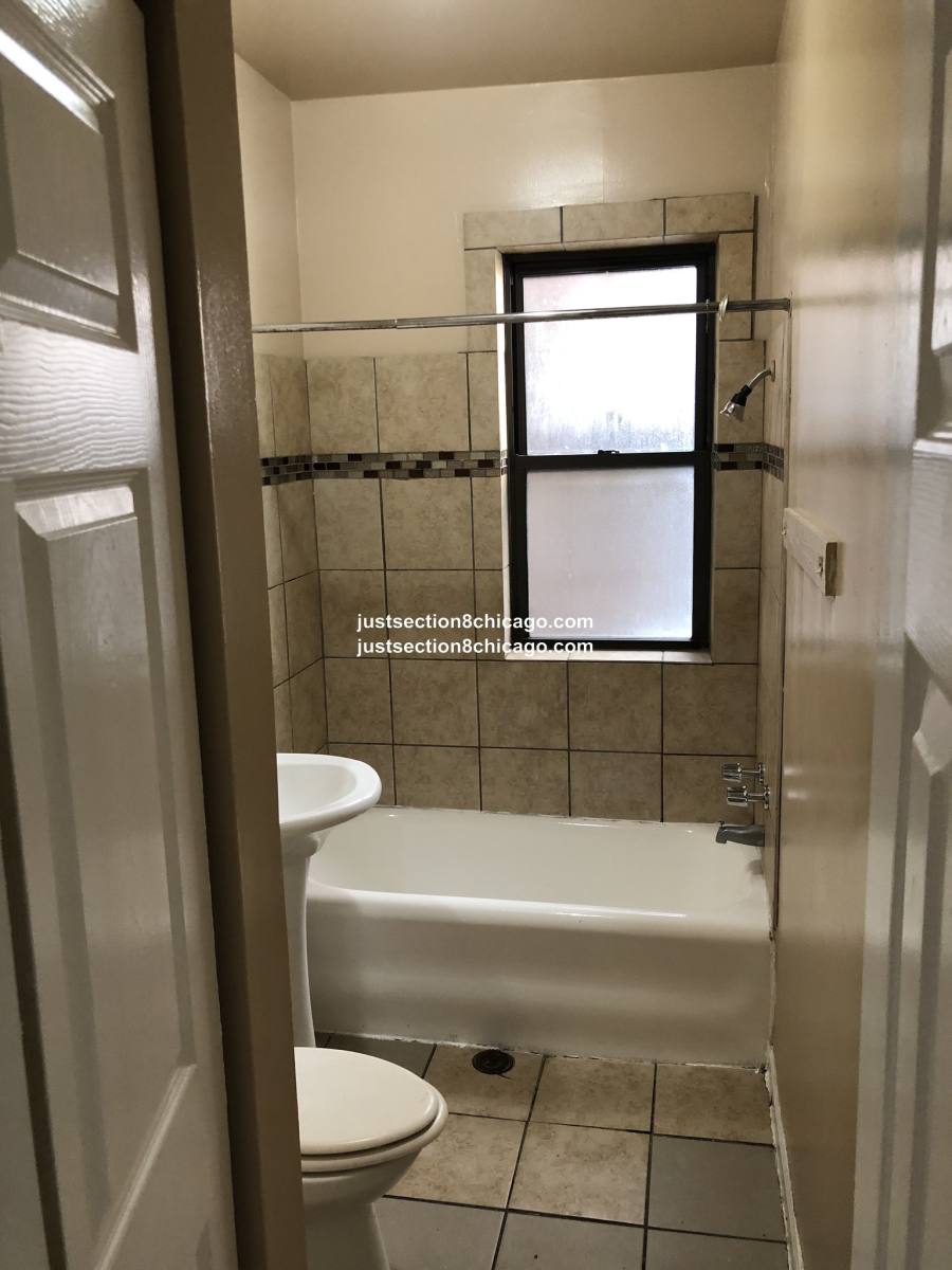 Apartment for rent at 143 N Parkside #102, Chicago, IL 60644