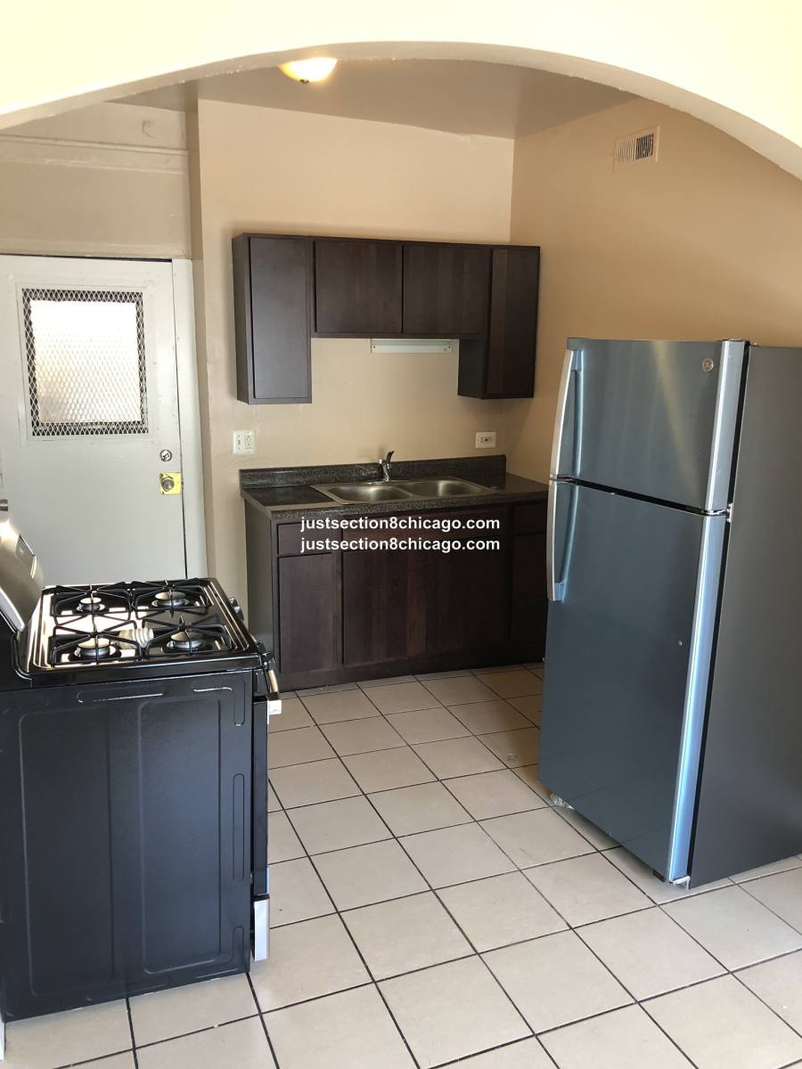 Apartment for rent at 143 N Parkside #102, Chicago, IL 60644