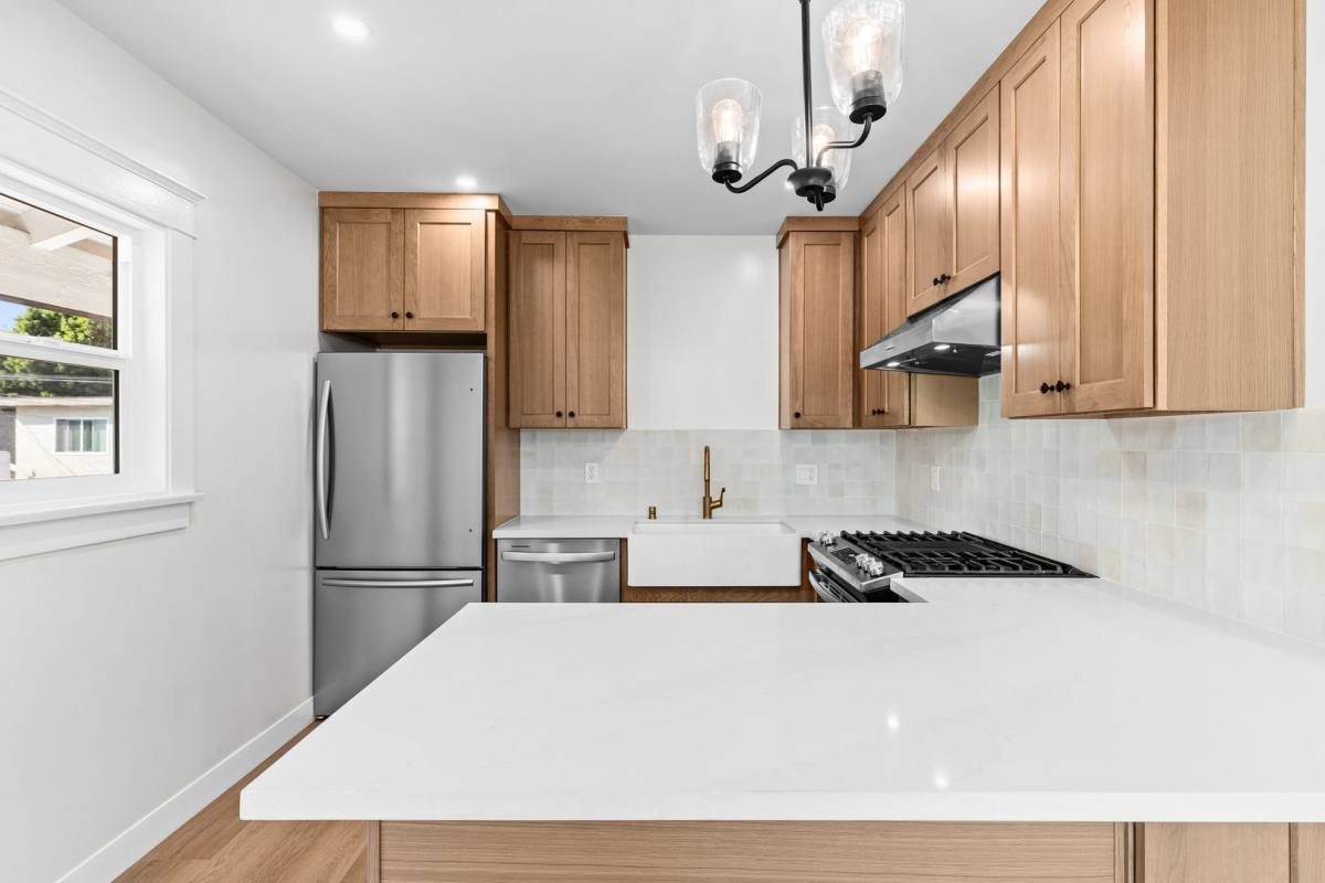 Apartment for rent at 526 Lime Ave, Long Beach, CA 90802