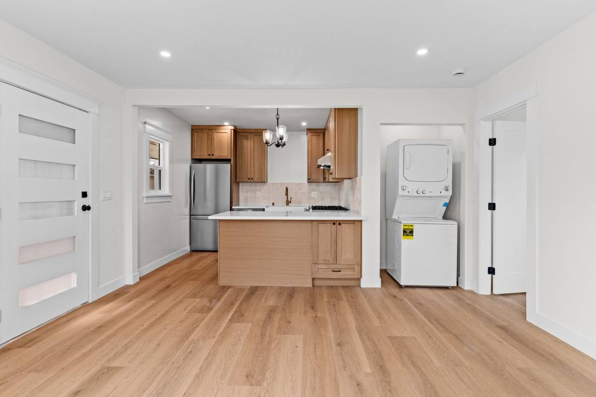 Apartment for rent at 526 Lime Ave, Long Beach, CA 90802