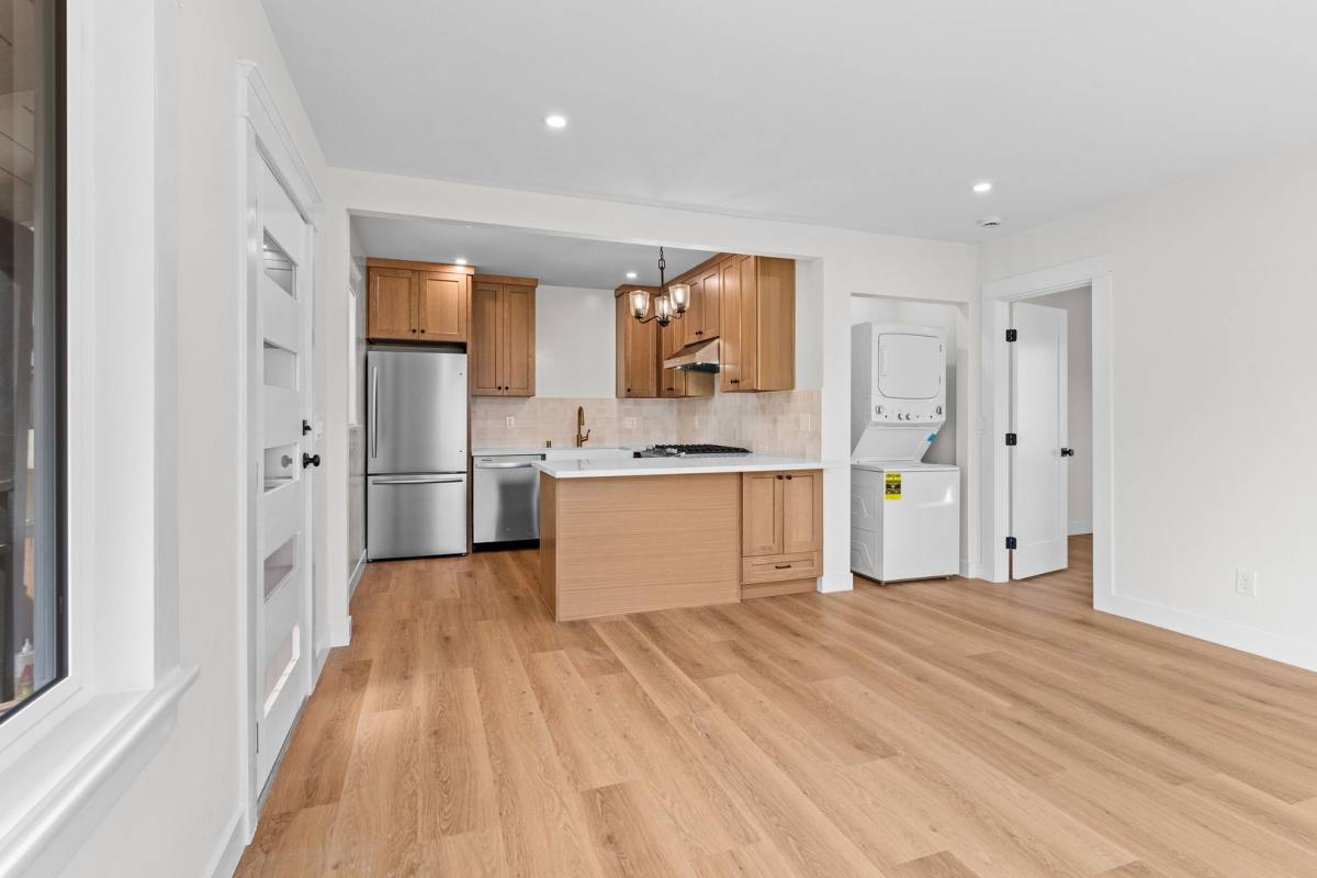 Apartment for rent at 526 Lime Ave, Long Beach, CA 90802
