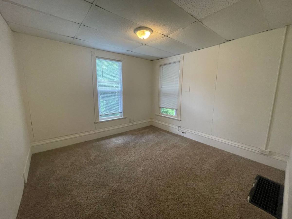 Apartment for rent at 1901 E Superior St, Duluth, MN 55812