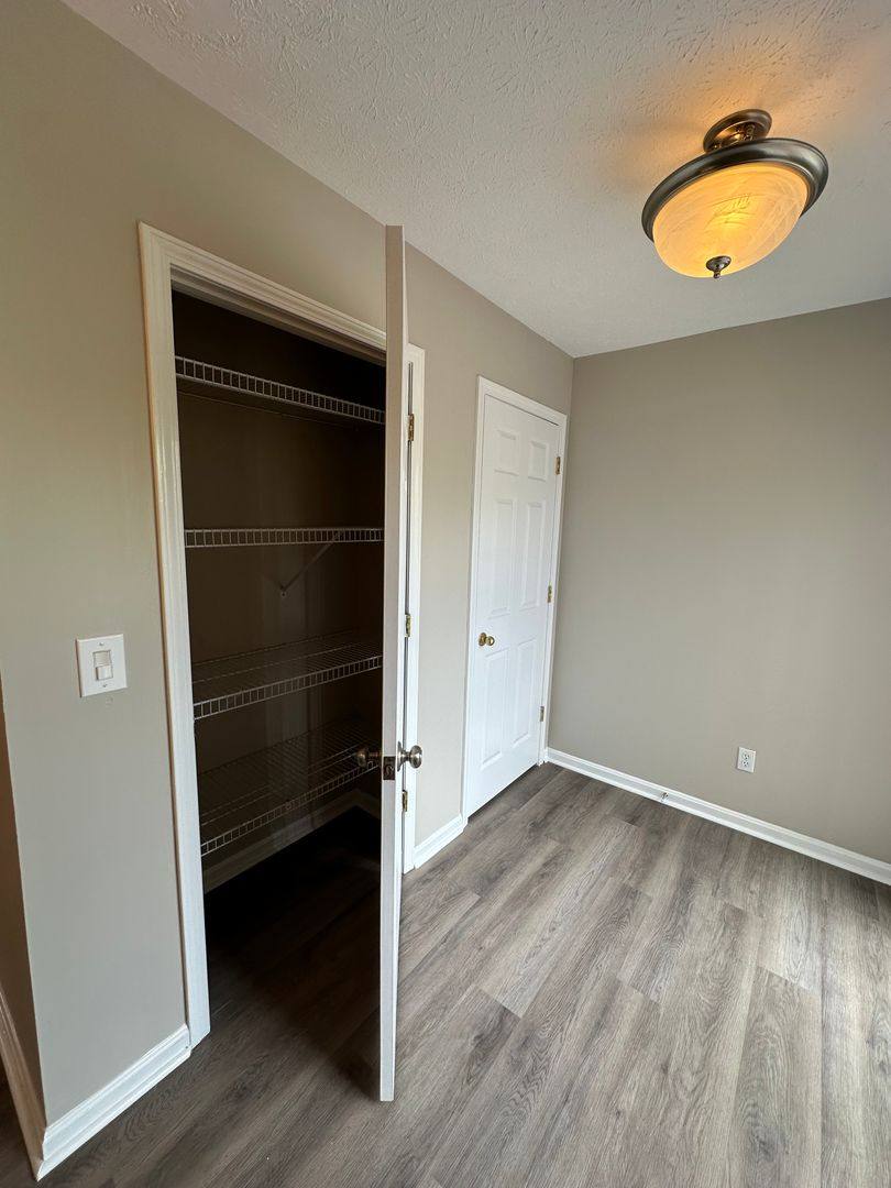 Apartment for rent at 3929 Pinoak View Court, Louisville, KY 40299