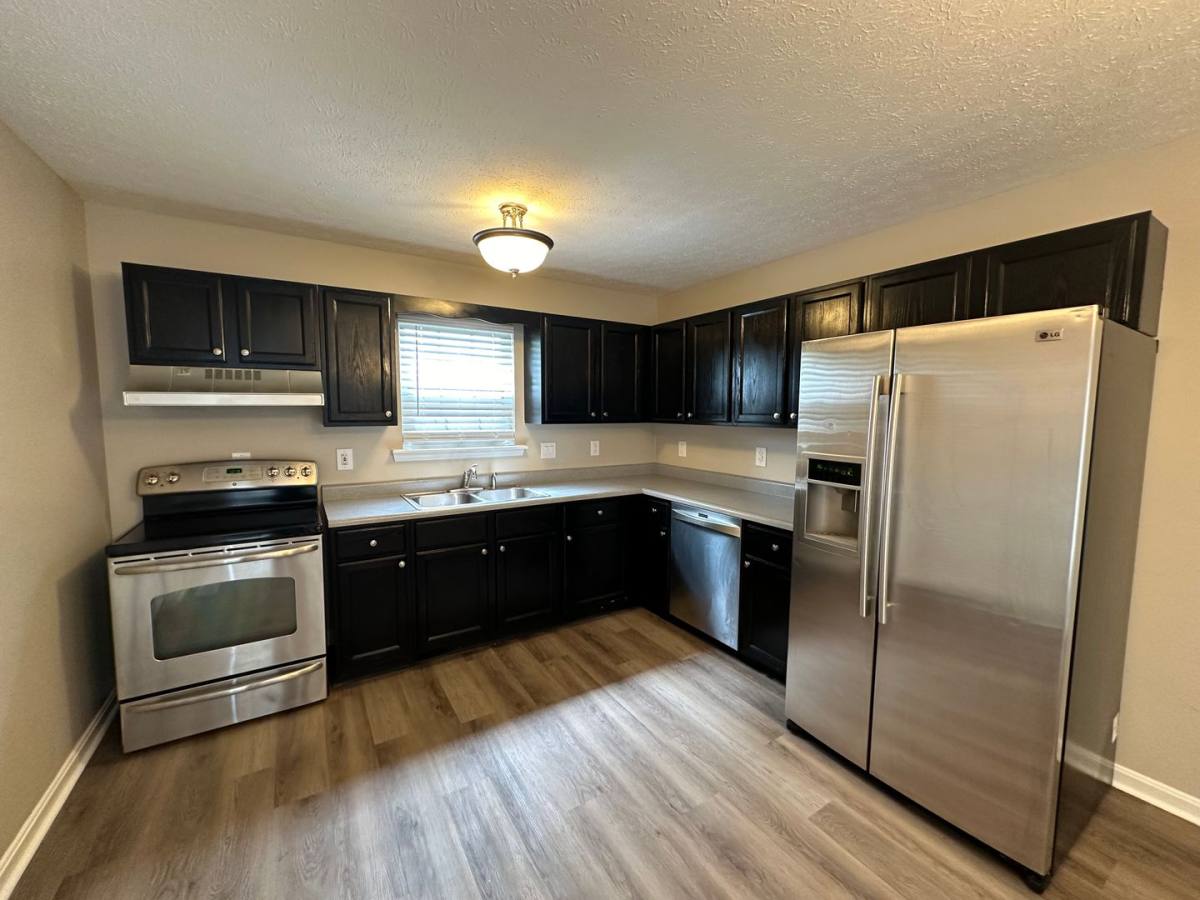 Apartment for rent at 3929 Pinoak View Court, Louisville, KY 40299