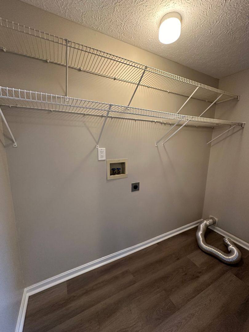 Apartment for rent at 3929 Pinoak View Court, Louisville, KY 40299