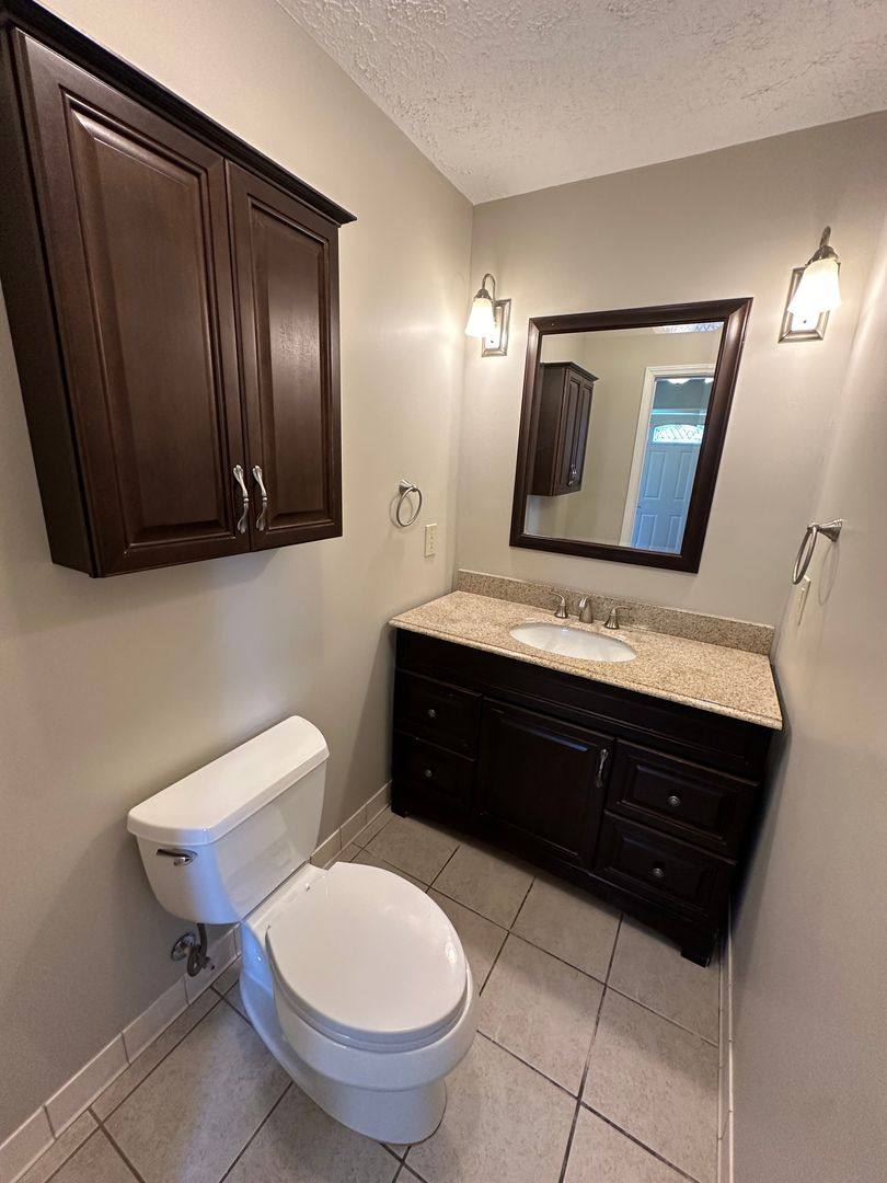 Apartment for rent at 3929 Pinoak View Court, Louisville, KY 40299