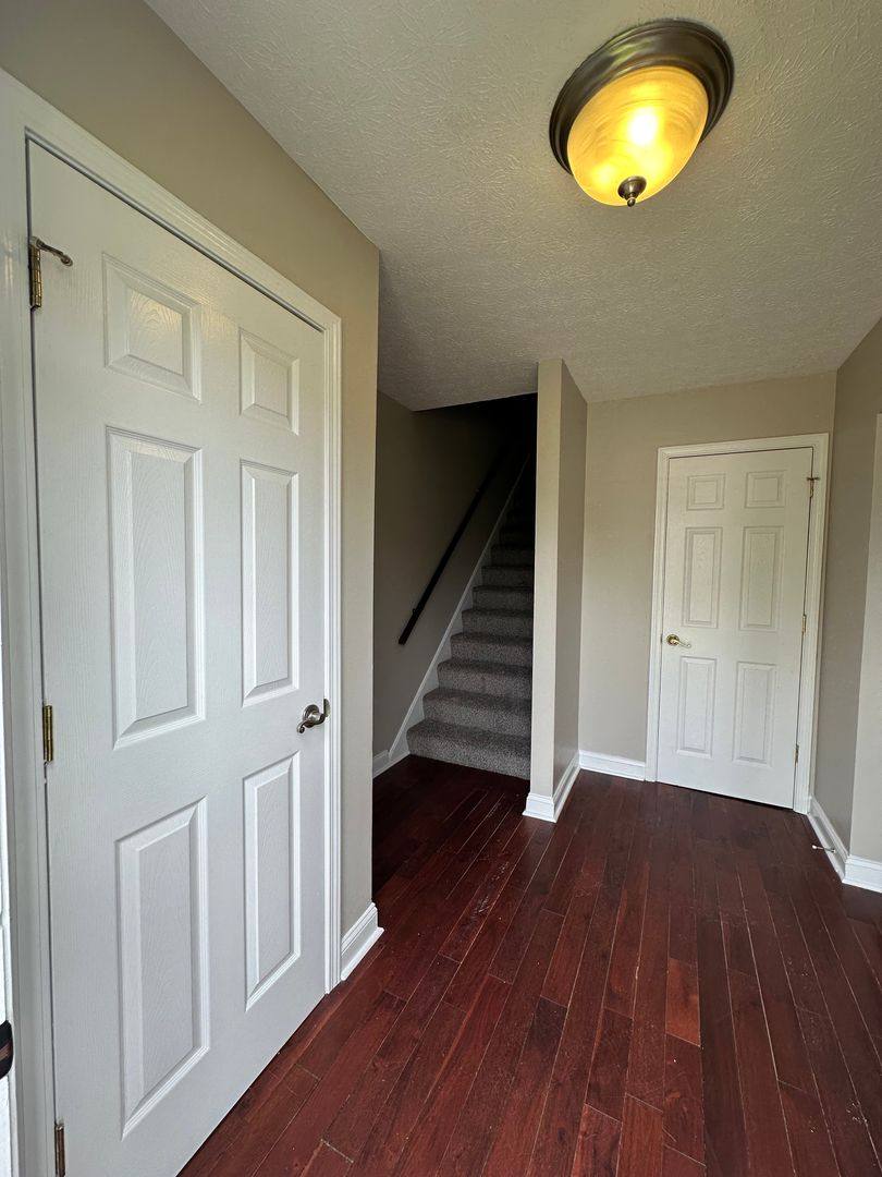 Apartment for rent at 3929 Pinoak View Court, Louisville, KY 40299