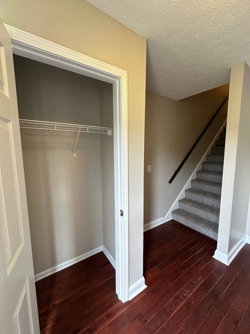 Apartment for rent at 3929 Pinoak View Court, Louisville, KY 40299