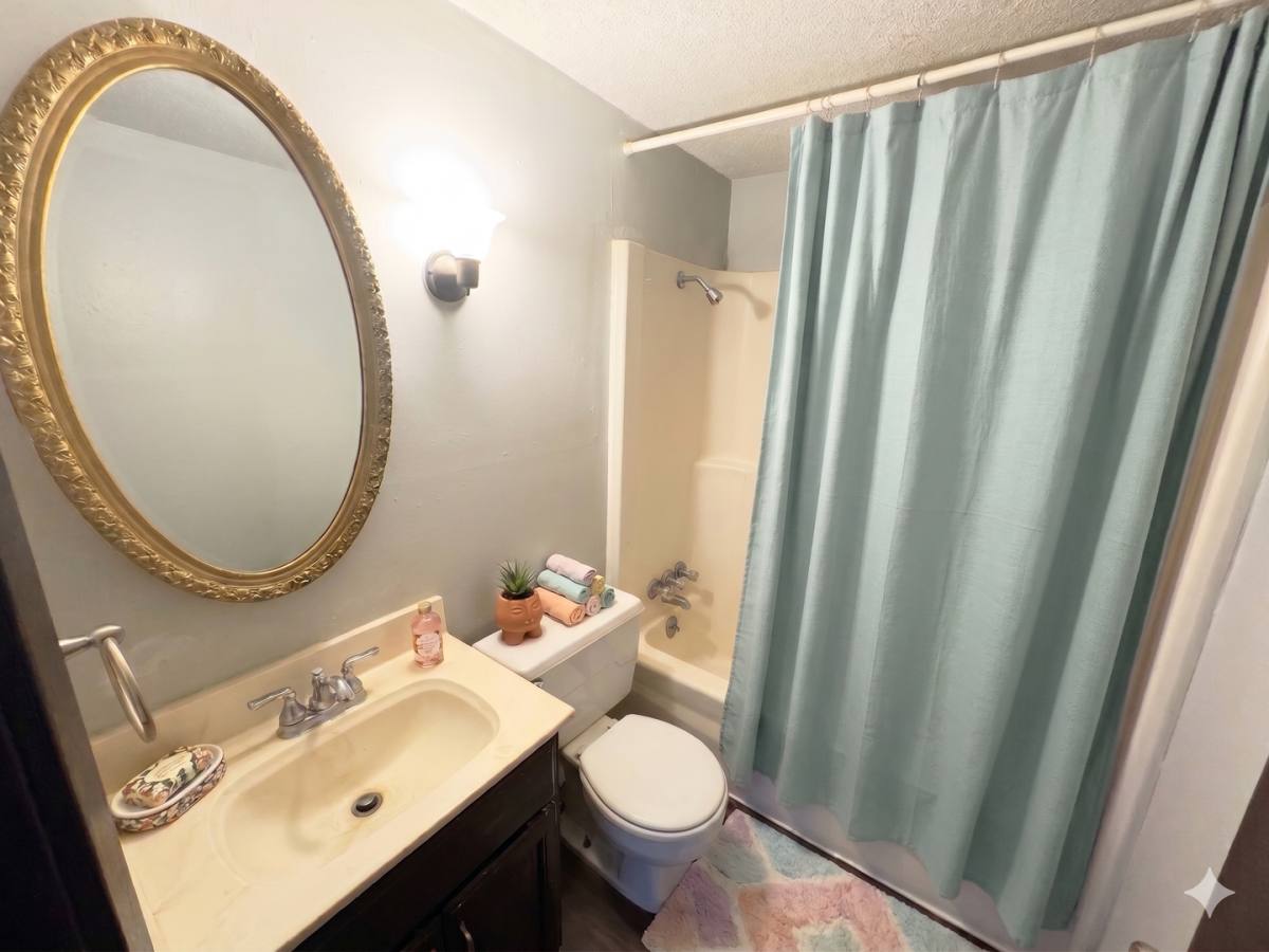 Apartment for rent at 3769 W 9th St, Waterloo, IA 50702
