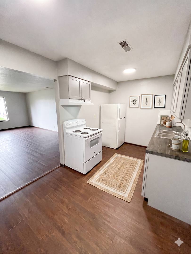 Apartment for rent at 3769 W 9th St, Waterloo, IA 50702