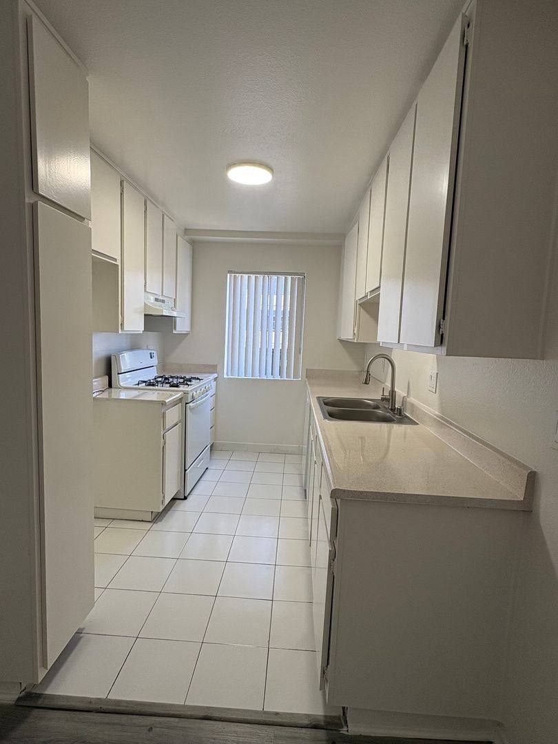 Apartment for rent at 6925 Haskell Ave, Van Nuys, CA 91406