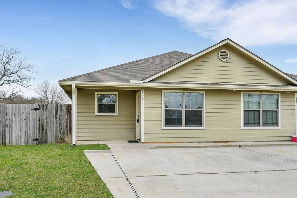 Apartment for rent at 167 S Bend Court, Willis, TX 77378