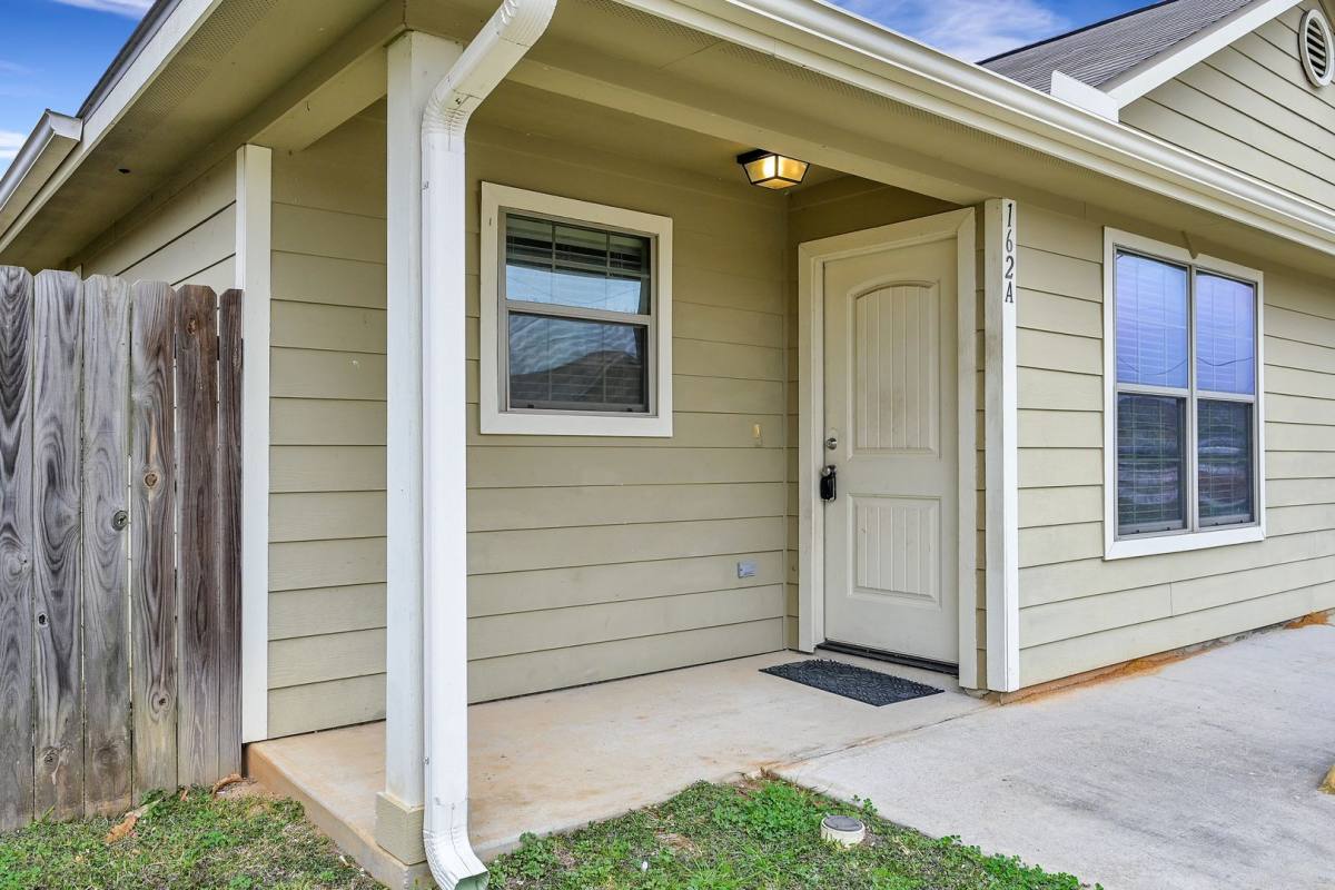 Apartment for rent at 167 S Bend Court, Willis, TX 77378