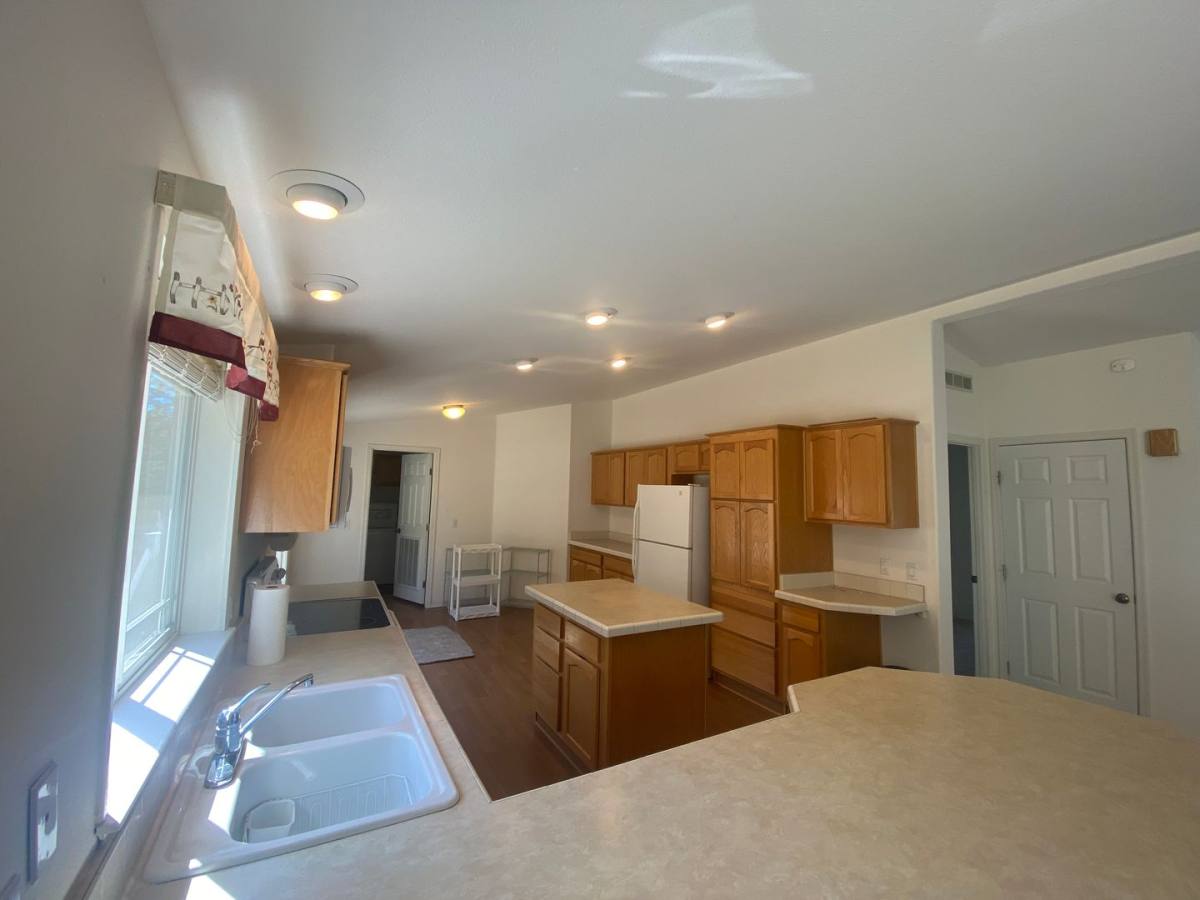 House for rent at 100 E 15th St, The Dalles, OR 97058