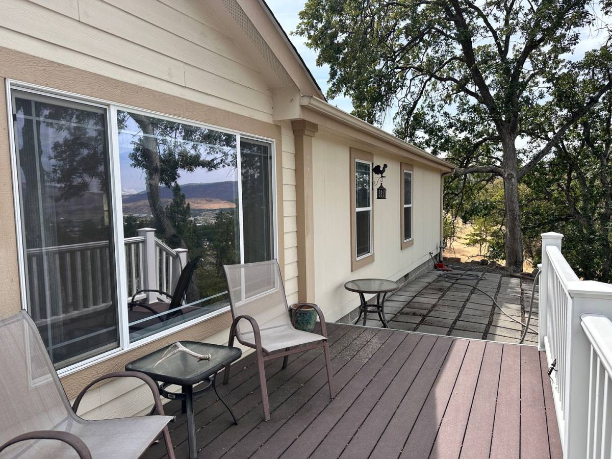 House for rent at 100 E 15th St, The Dalles, OR 97058