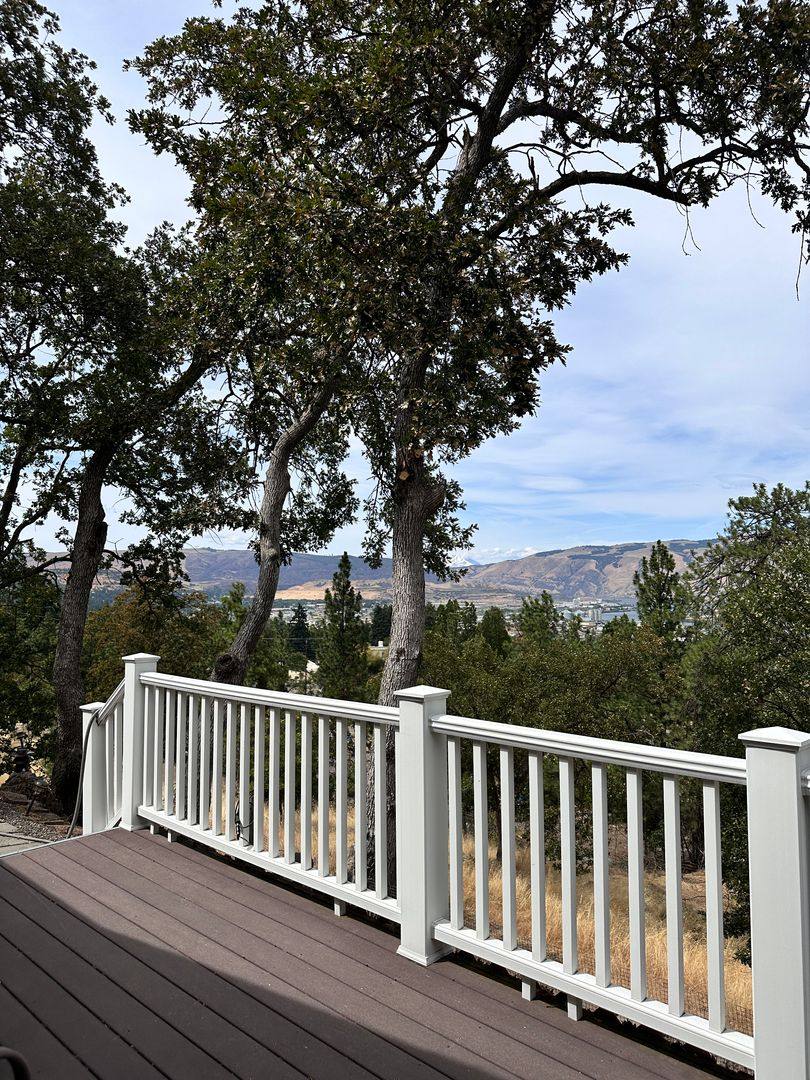 House for rent at 100 E 15th St, The Dalles, OR 97058