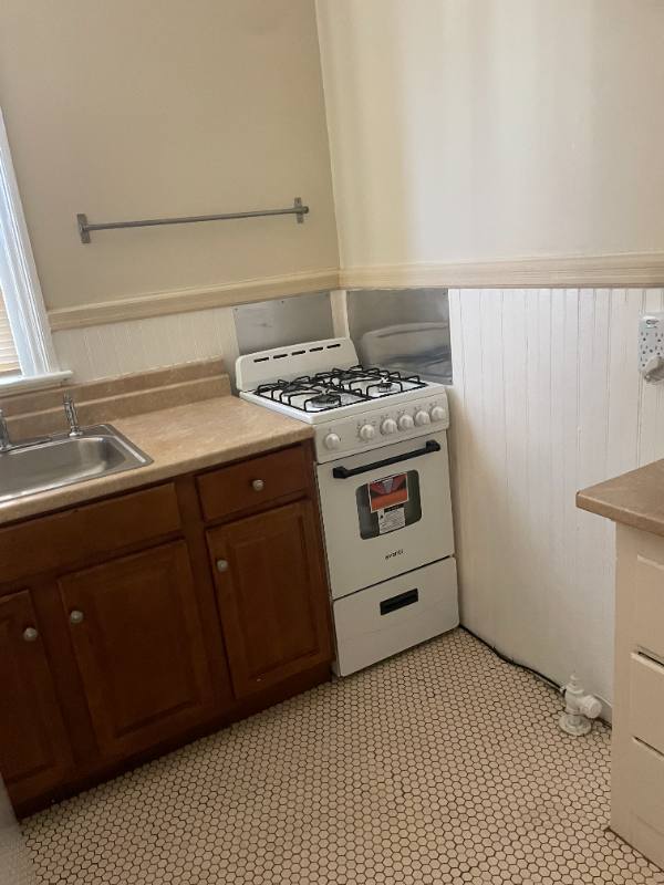 Apartment for rent at 372-374 Lloyd Ave #4, Providence, RI 02906