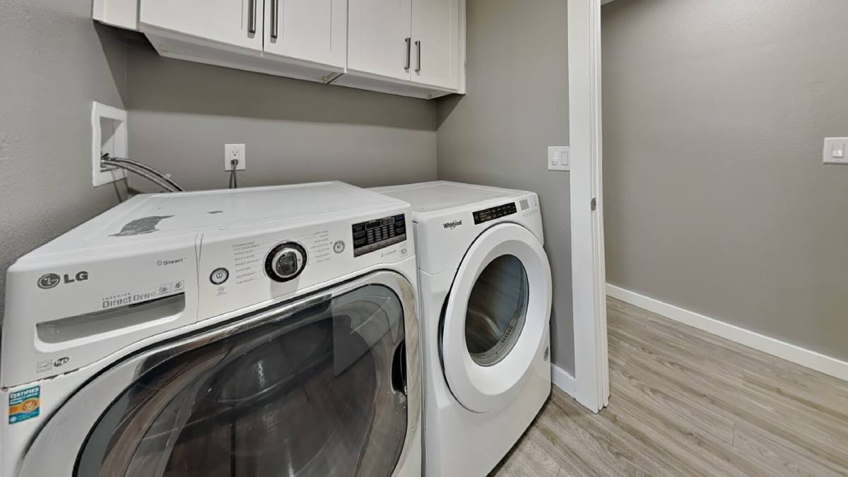 Apartment for rent at 1105 S Woodlawn St, Tacoma, WA 98465