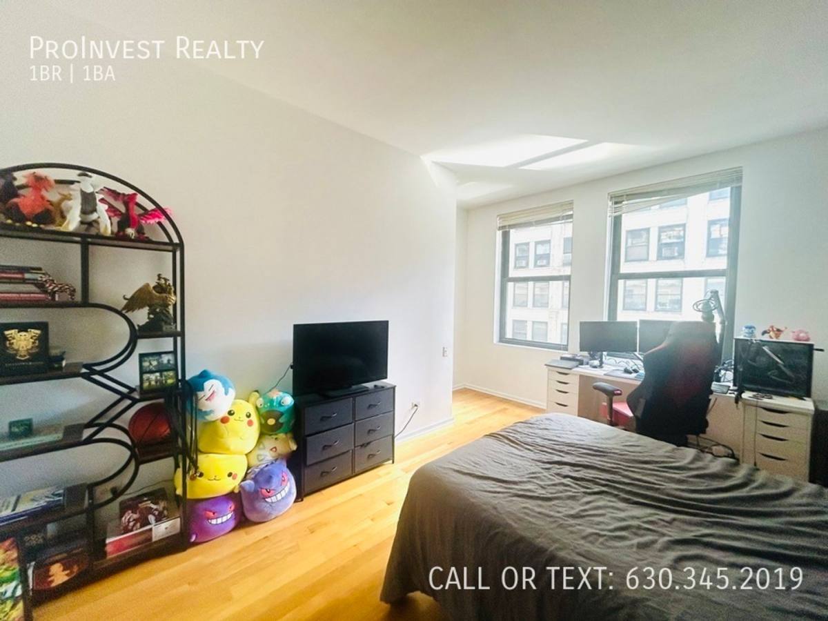 Apartment for rent at 5 N Wabash Ave, Chicago, IL 60602