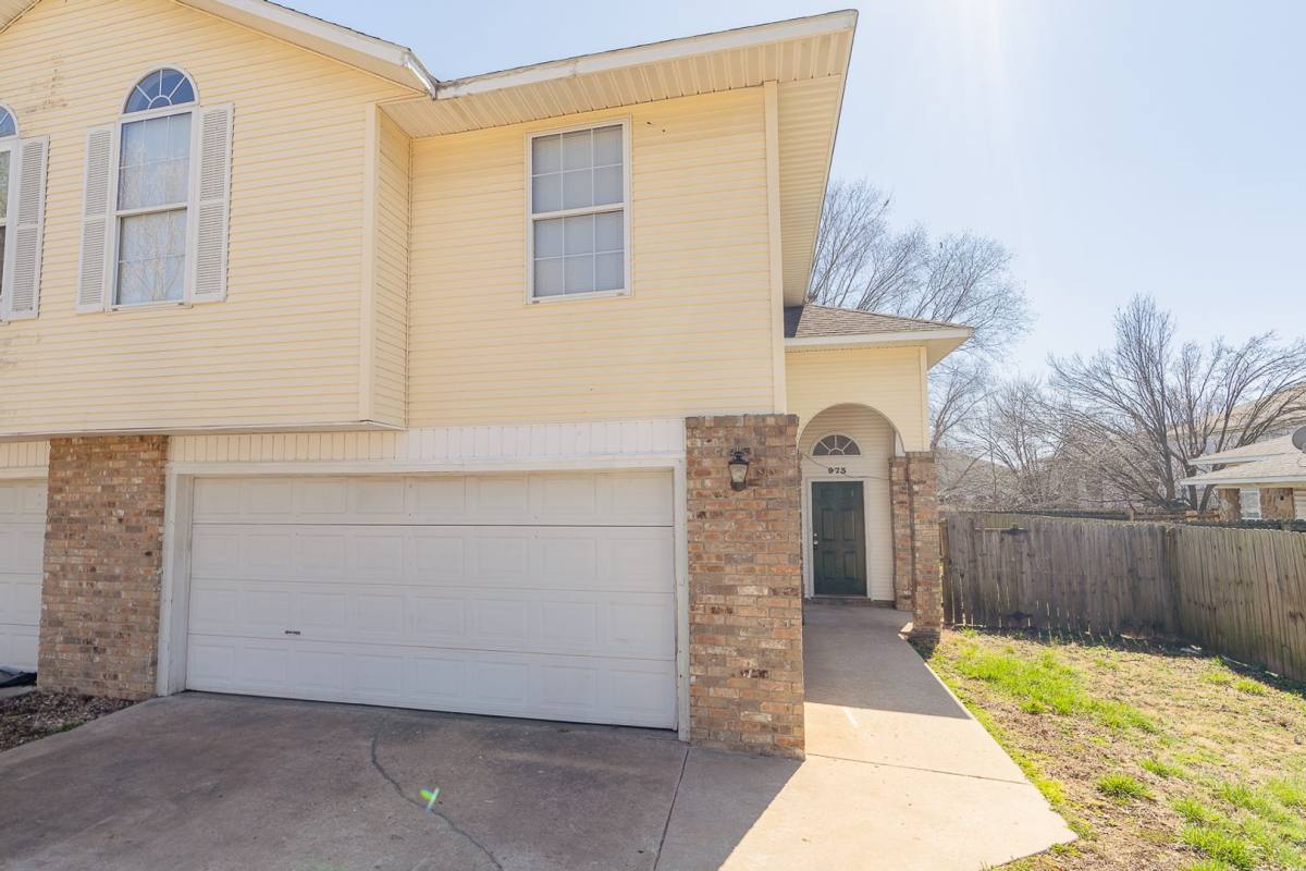 Apartment for rent at 971 N Daisy Lane, Fayetteville, AR 72704