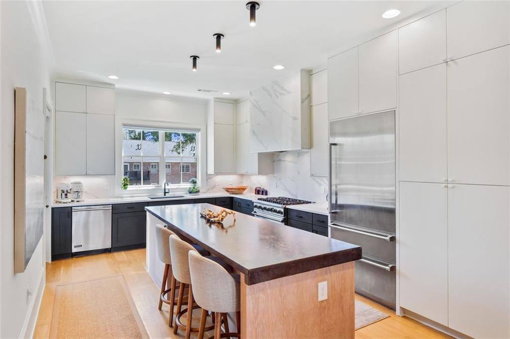 House for rent at 3667 Peachtree Rd NE, Atlanta, GA 30319