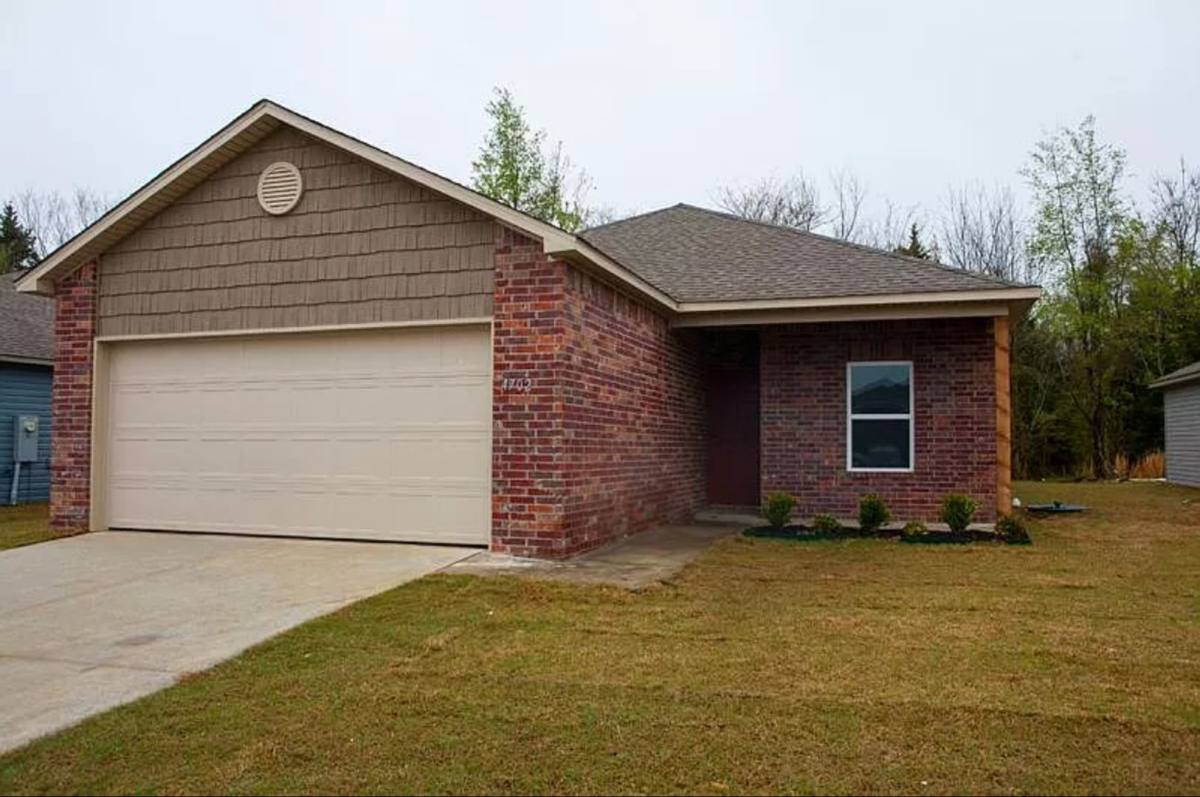 House for rent at 4702 W Hoover Lp, Fayetteville, AR 72704