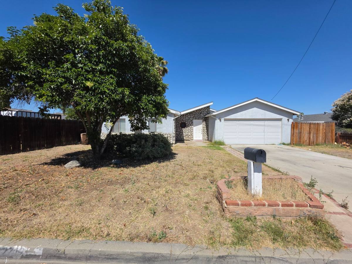 House for rent at 27121 Meridian St, Hemet, CA 92544